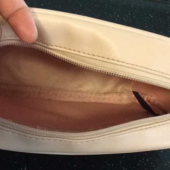 Guess Slingbag - Picture 5 of 5